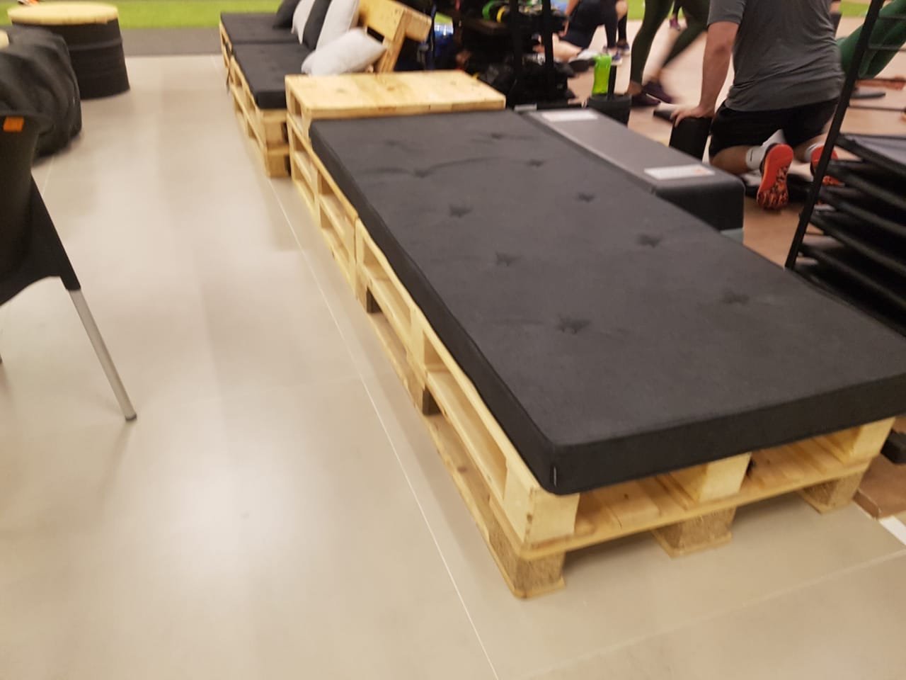 Sofá-cama 2 níveis com Mesa Lateral - Imagem 2